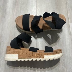 Cushionaire Black Stretch Comfort Sandals Sz 8M